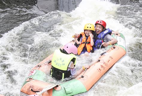 柏坑峽谷漂流怎樣：深入探索峡谷漂流的樂趣與考量